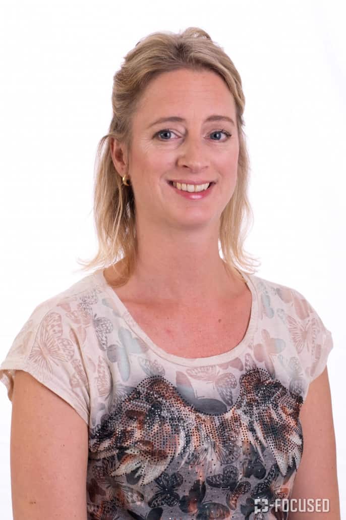 Profielfotografie We zien een mooi opgemaakt model waar een profielfoto van is gemaakt