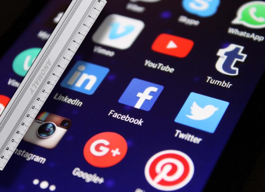Afmetingen Social Media Een liniaal meet hoe groot de afbeeldingen op social media mogen zijn